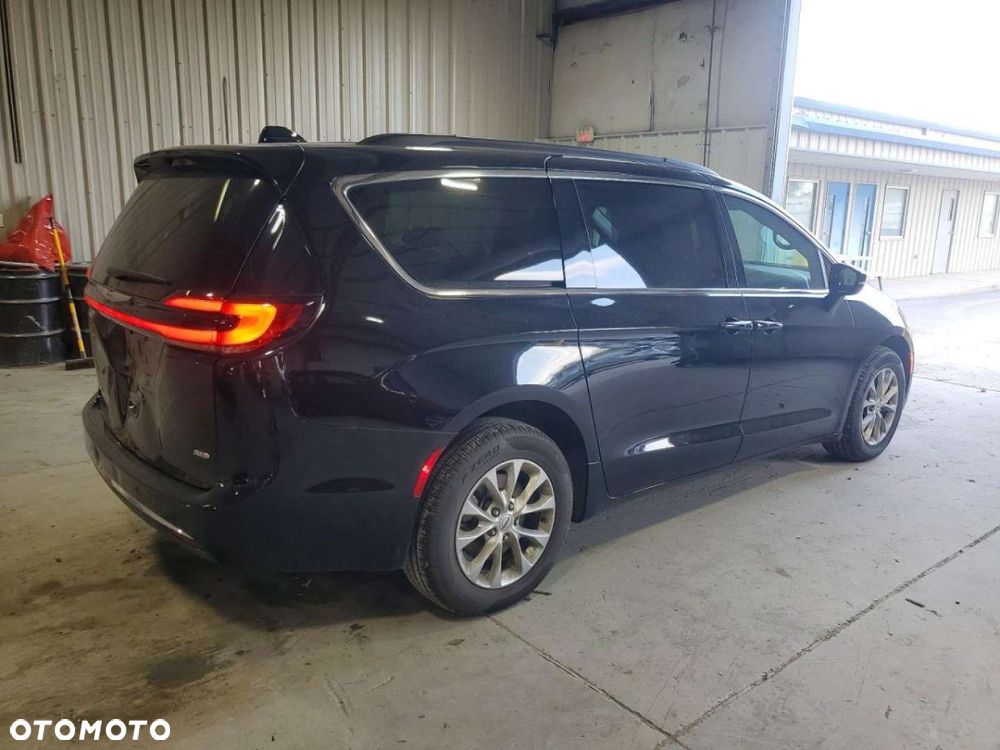 Chrysler Pacifica - 4