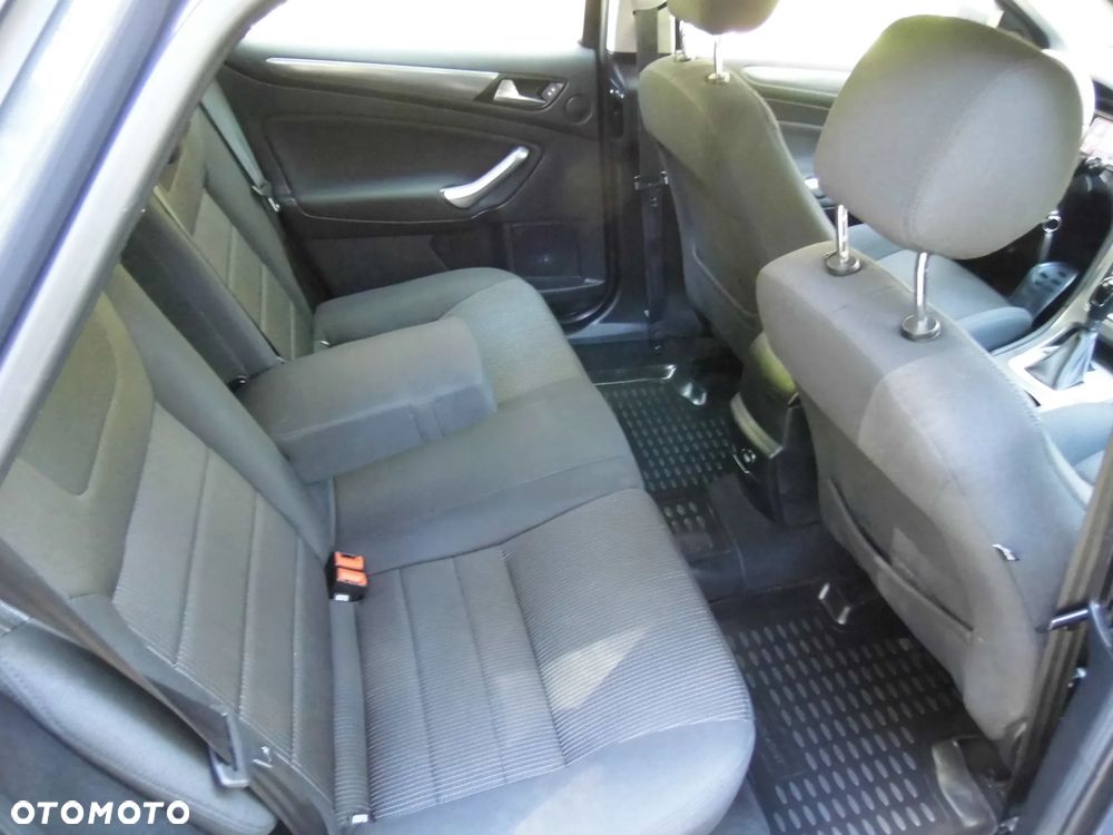 Ford Mondeo 2.0 T Ghia MPS6 - 26