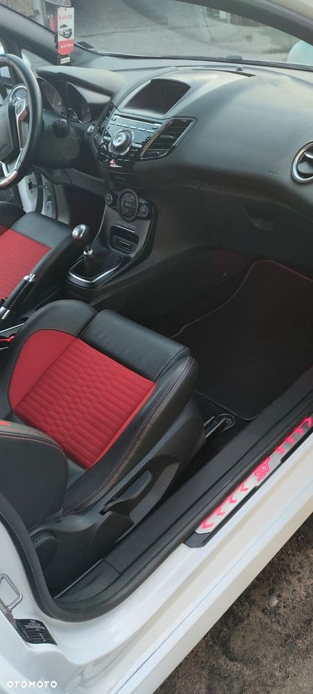 Ford Fiesta 2013 photo 4