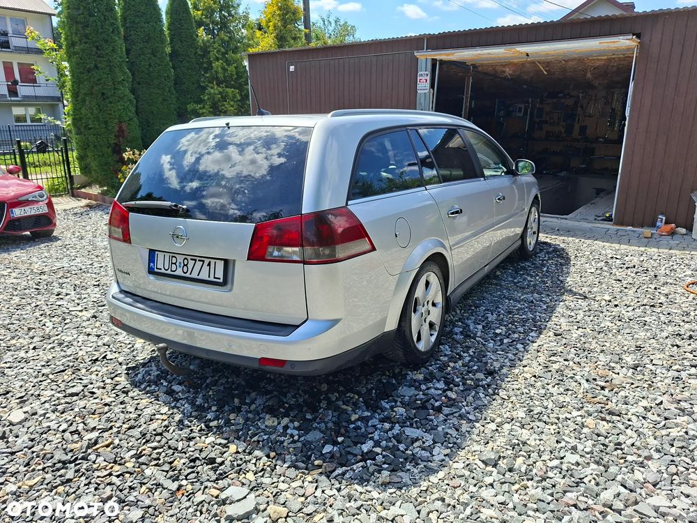 Opel Vectra 3.0 V6 CDTI Cosmo - 11