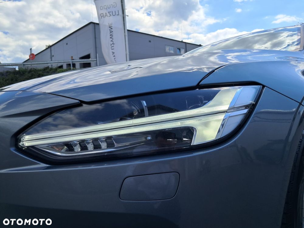 Volvo V90 D4 Momentum - 30