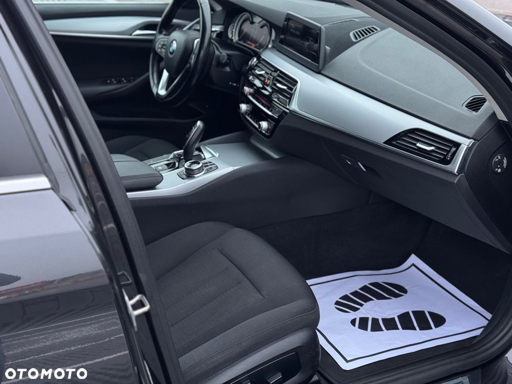 BMW Seria 5 520d - 24