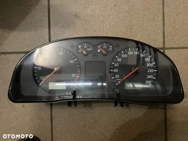 LICZNIK ZEGARY VOLKSWAGEN VW PASSAT B5 3B0920806A 09051940090 3B0919861BX 3B0920927A 3B0920826A 3B0920829A 3B0920806A 3B1919860C 3B0919861 3B0920807F - 11