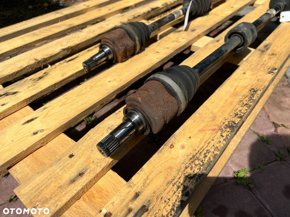 PÓŁOŚ PRAWA OPEL CORSA D 1.4 - 4