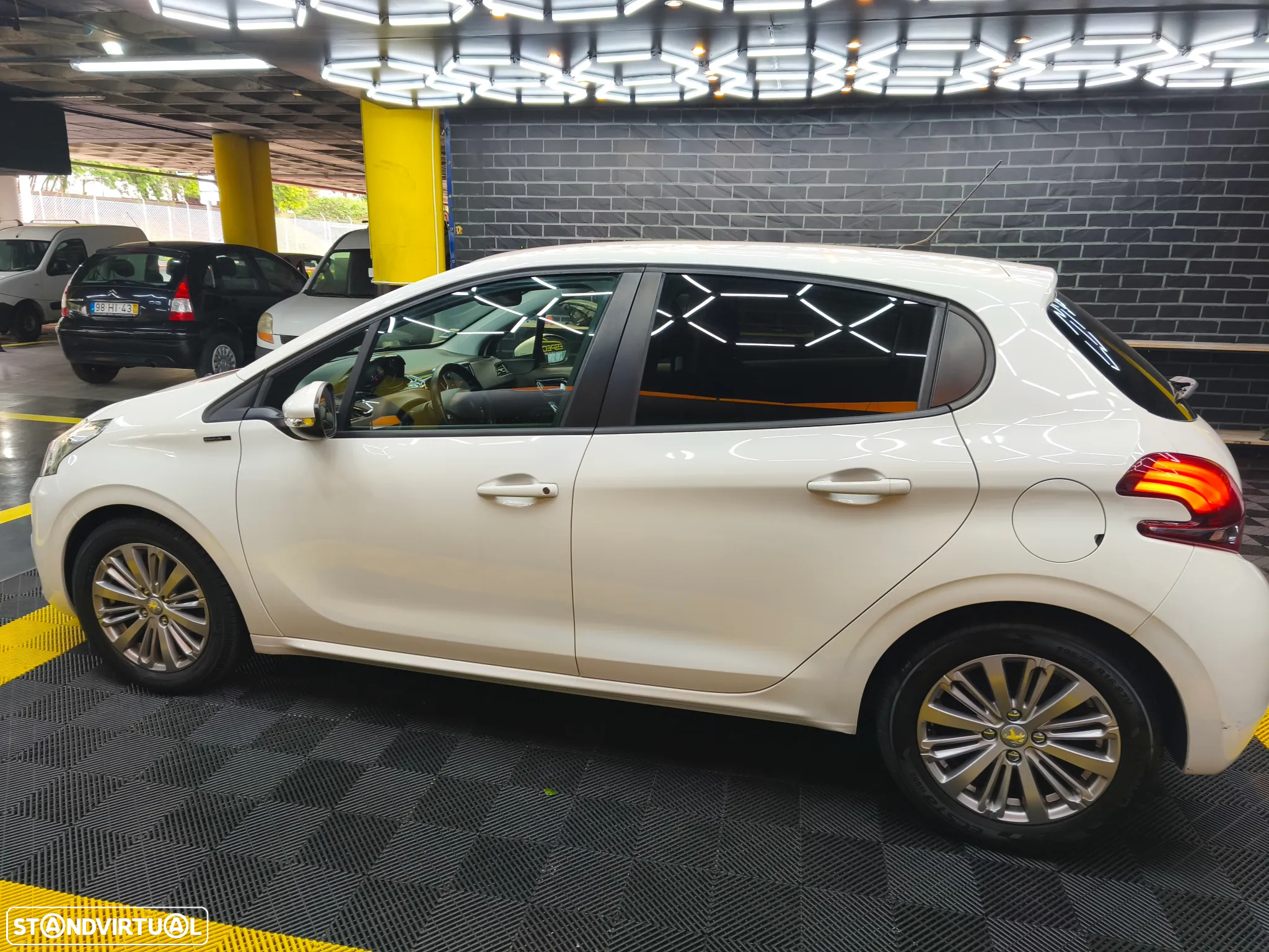 Peugeot 208 1.2 PureTech Signature - 8