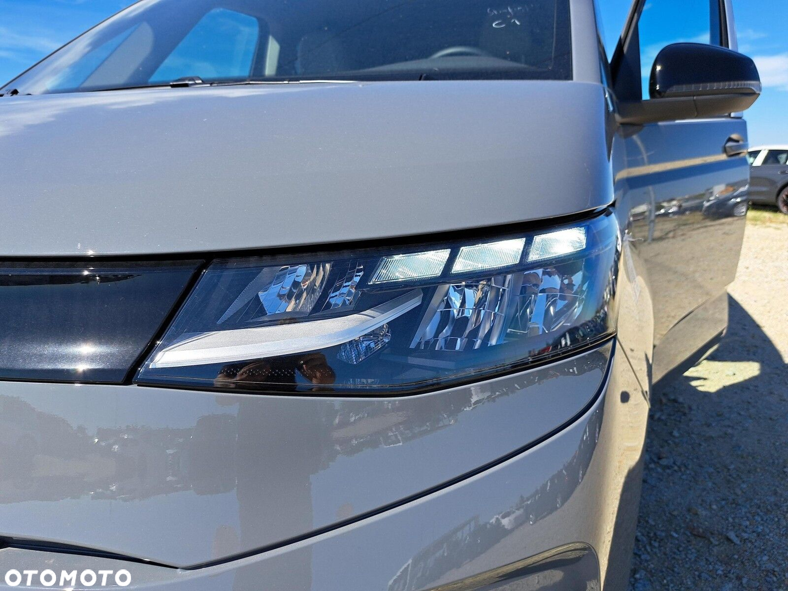 Volkswagen multivan Family L2 silnik: 2,0 l TDI SCR 150 KM / skrzynia biegów: 7-biegowa DSG rozstaw osi: 3124 mm - 23