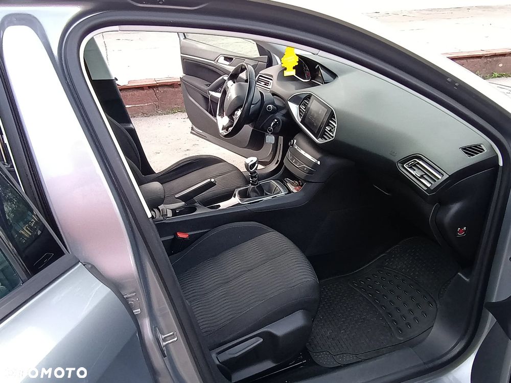 Peugeot 308 1.6 BlueHDi Allure S&S - 12