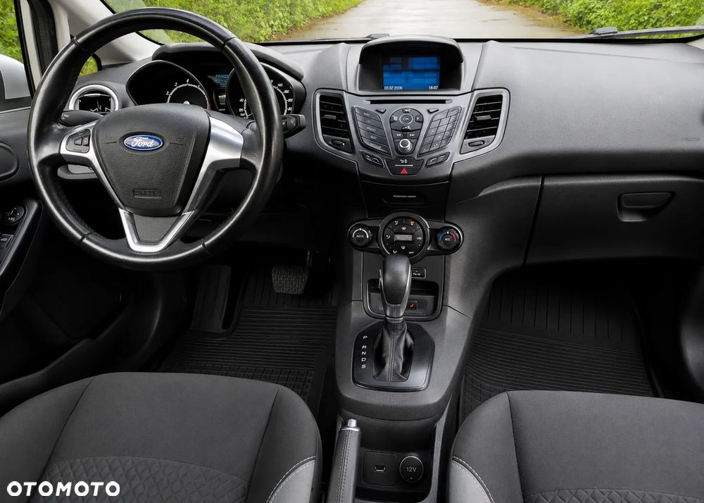 Ford Fiesta 1.0 EcoBoost Powershift Titanium - 6