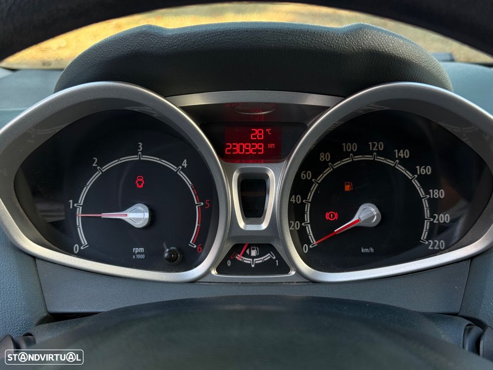 Ford Fiesta 1.4 TDCi Titanium - 24