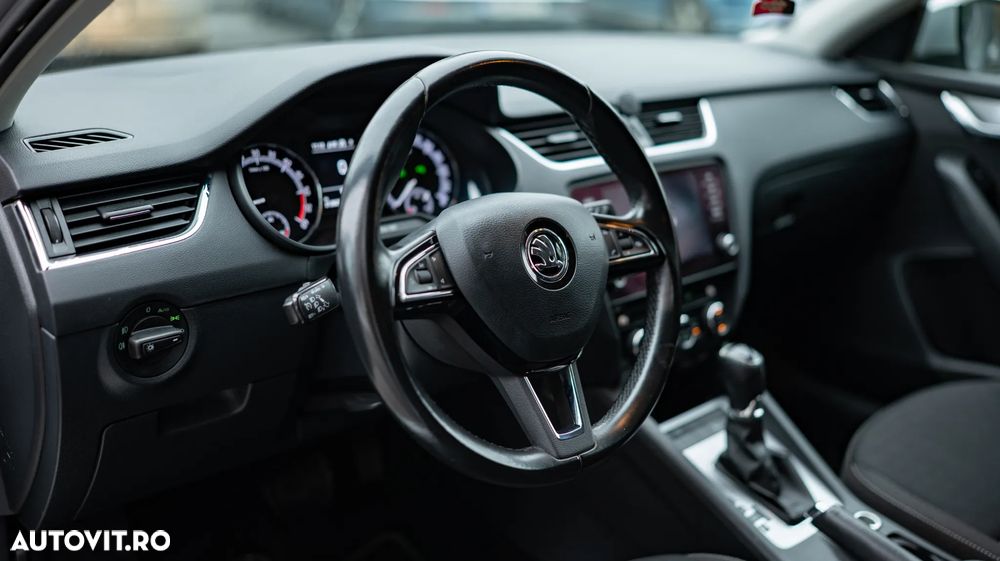 Skoda Octavia Combi Diesel 1.6 TDI DSG Style - 16
