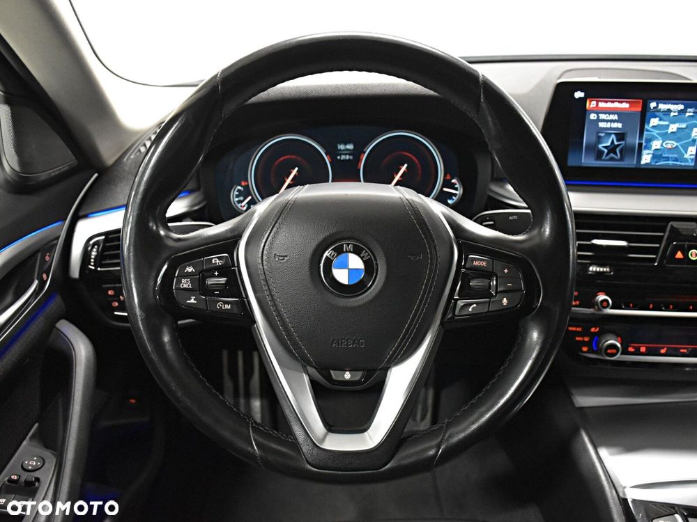 BMW Seria 5 530i GPF xDrive Luxury Line sport - 17