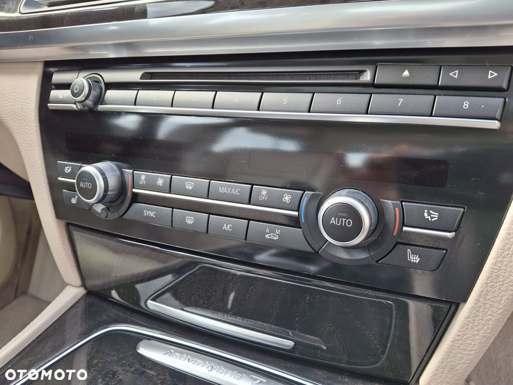 BMW Seria 7 740i - 26