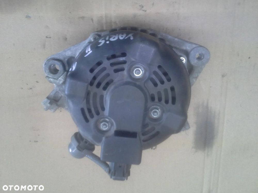 Toyota Yaris II 1.3 VVT-i alternator Denso 27060-0Y040  104210-2310 - 11