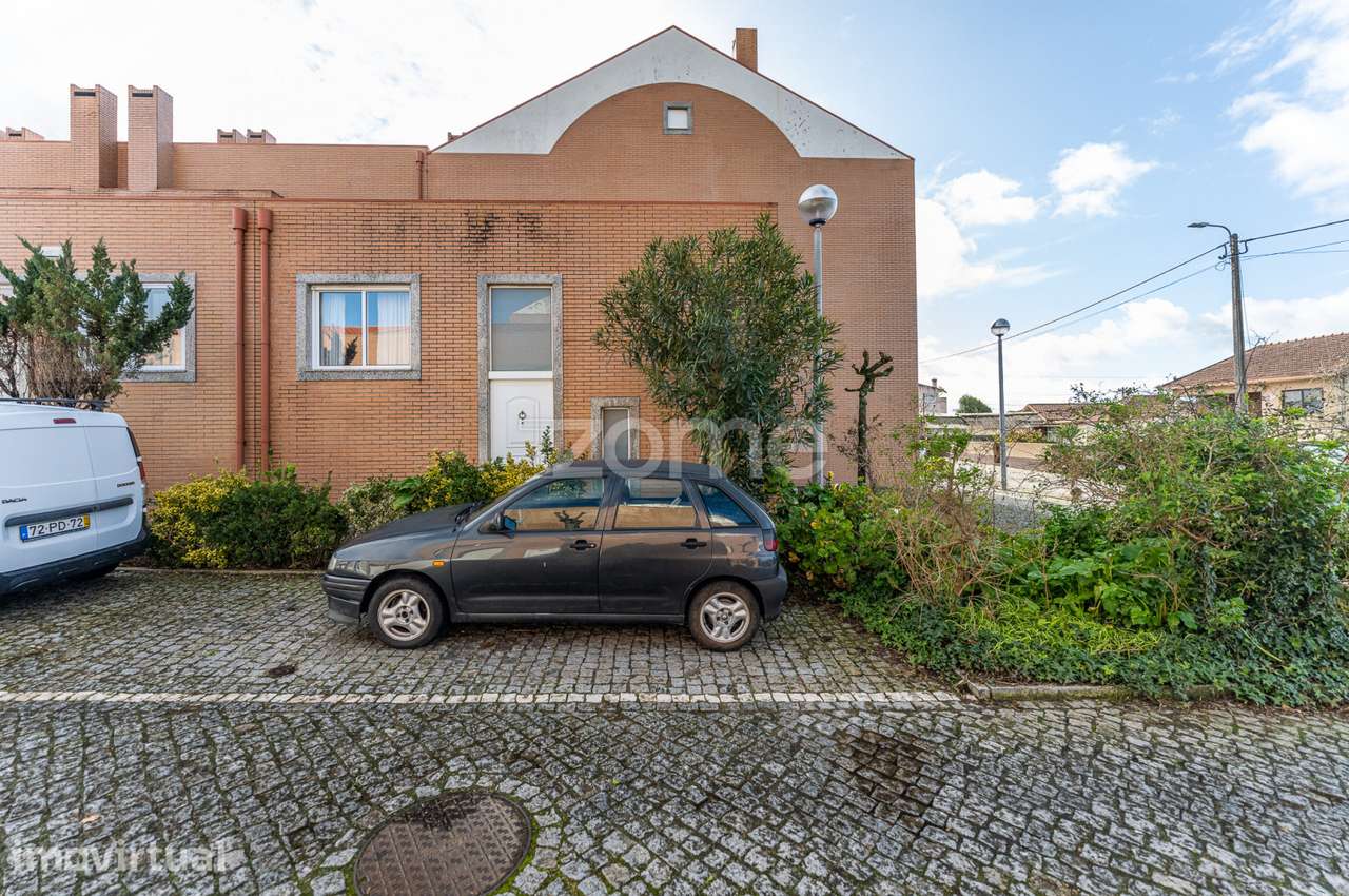 Moradia T8, em Silvalde, Espinho - Grande imagem: 4/49