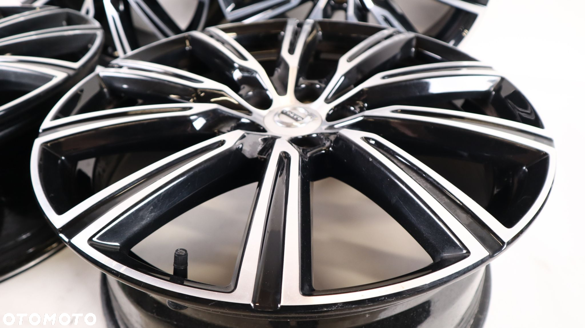 VOLVO XC60 II FELGI ALUMINIOWE 19X7.5 31680357 - 2