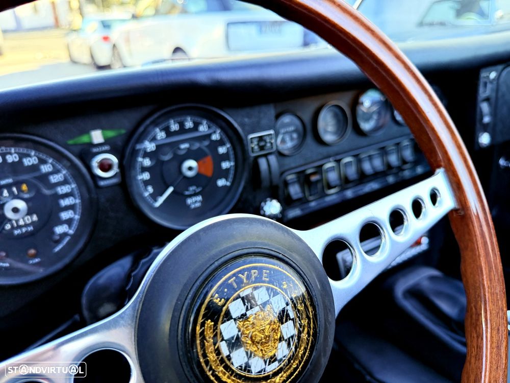 Jaguar E-Type - 11