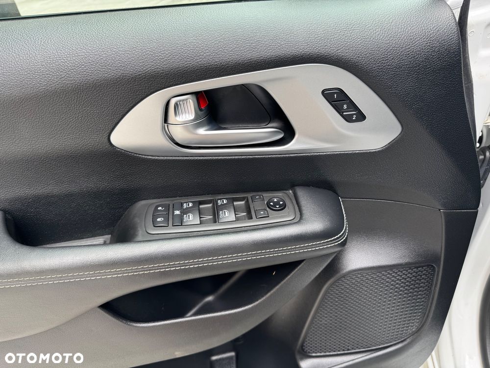 Chrysler Pacifica - 17
