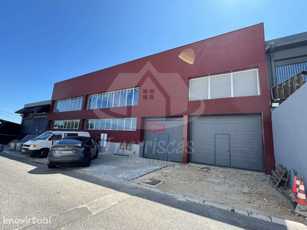 Armazém com área bruta de 1.750 m², em remodelação total no Prior V... - Grande imagem: 2/21