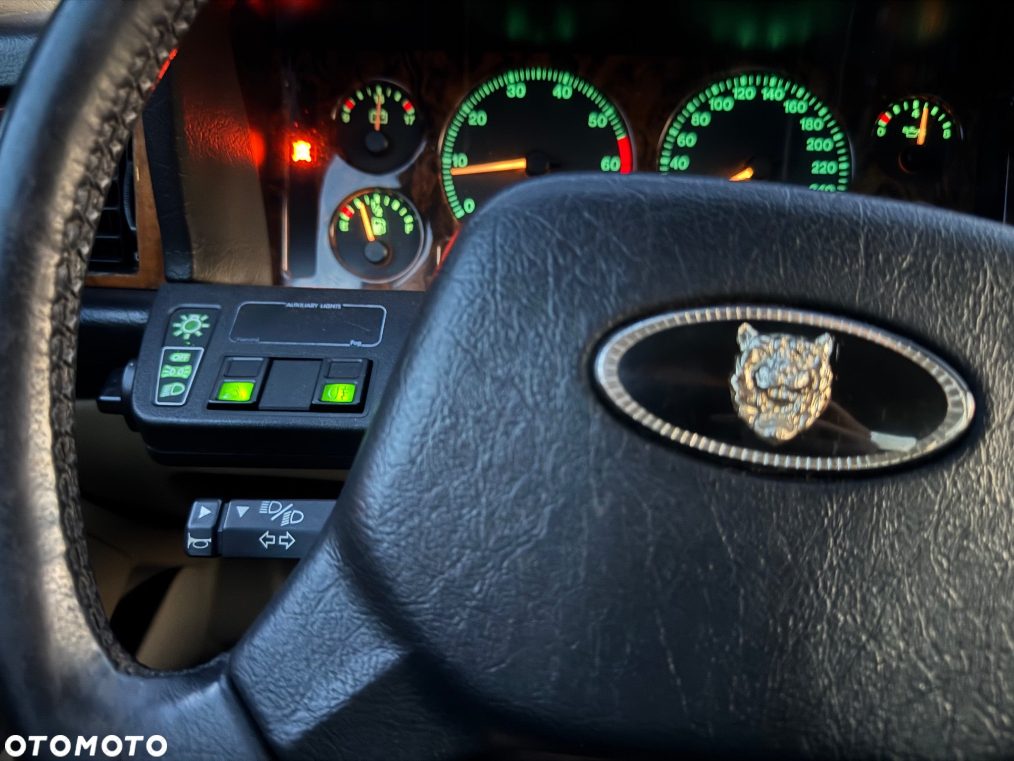 Jaguar XJ - 19