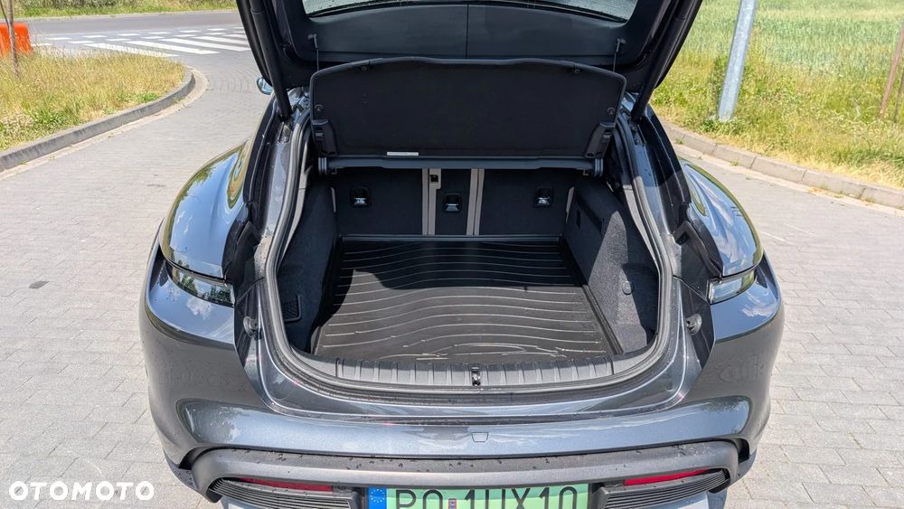 Porsche Taycan 4 - 20