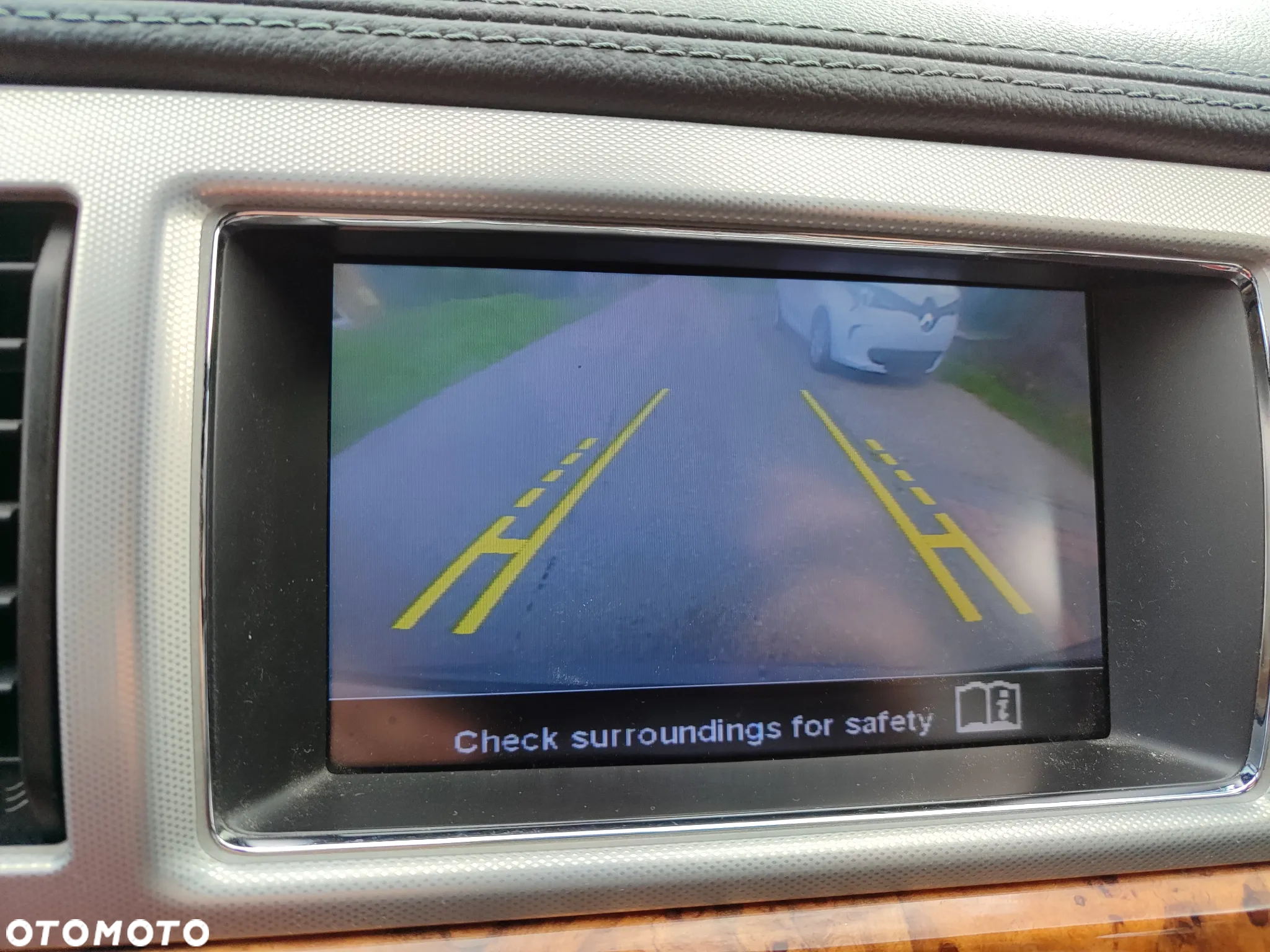 Jaguar XF 2.2 D Luxury - 10