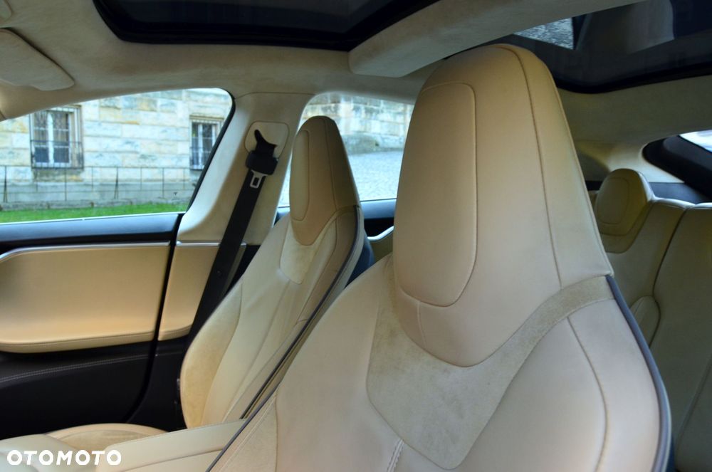 Tesla Model S - 12