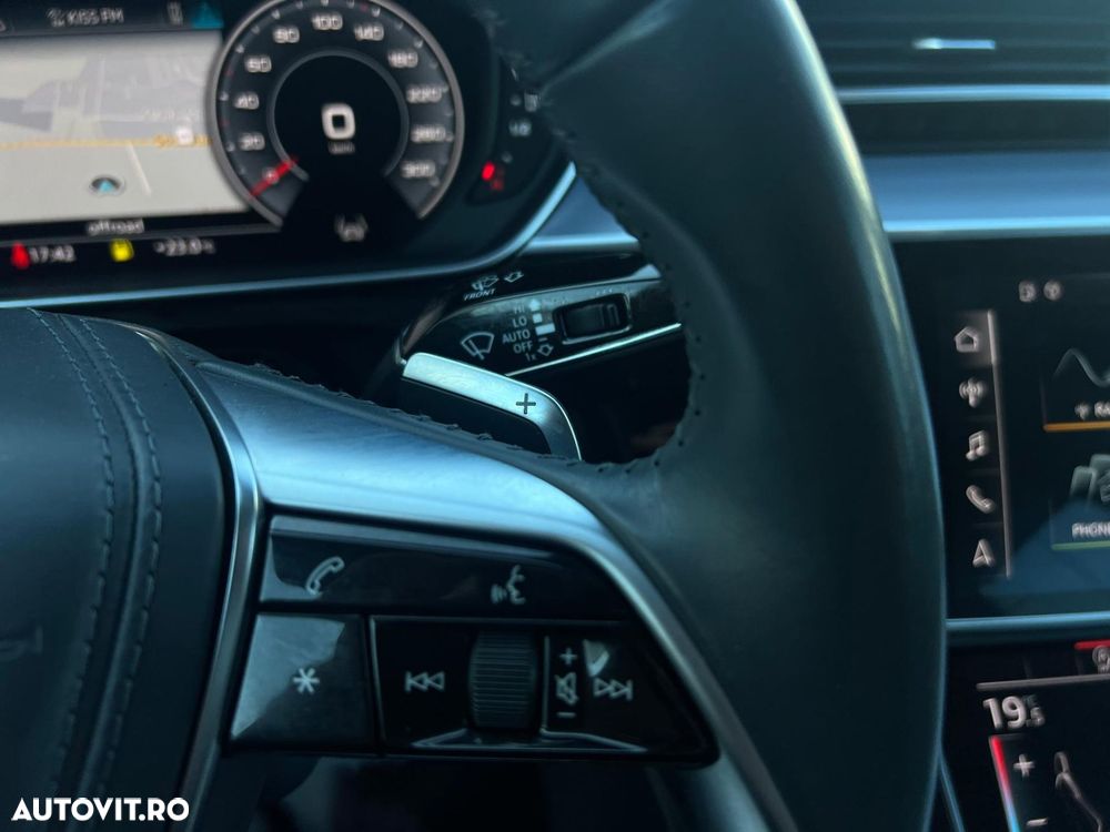 Audi A8 - 35