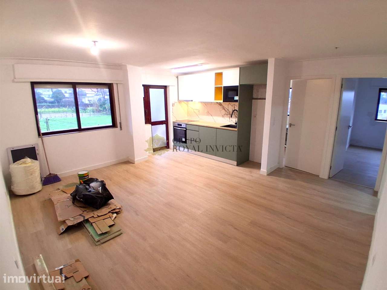 Apartamento T2 Renovado com Varanda e Elevador em Rio Tinto - Grande imagem: 3/27