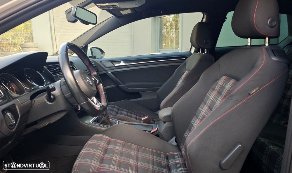 VW Golf 2.0 TSi GTi Performance - 15