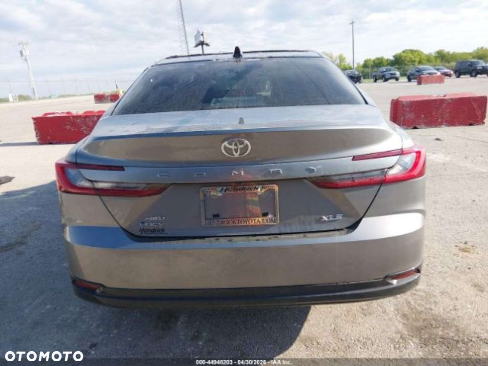 Toyota Camry - 4