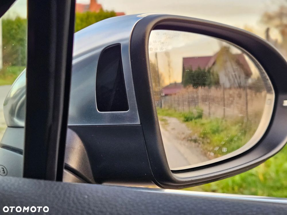 Volkswagen Passat Variant 2.0 TDI SCR 4Motion DSG Highline - 27