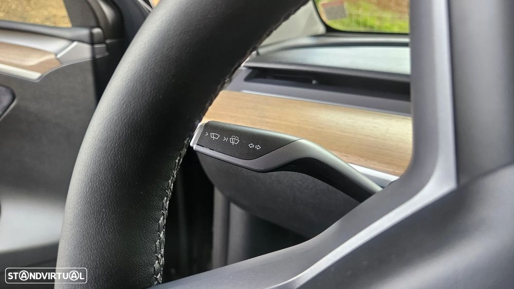 Tesla Model Y Long Range Dual Motor AWD - 16
