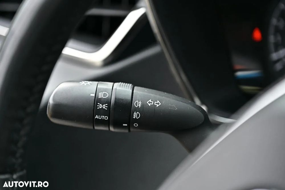 Toyota Corolla 1.8 Hybrid Business Edition - 13