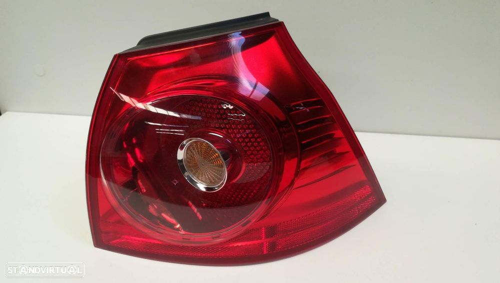 FAROLIM TRASEIRO DIREITO VOLKSWAGEN GOLF V 1K110.2003 - 1