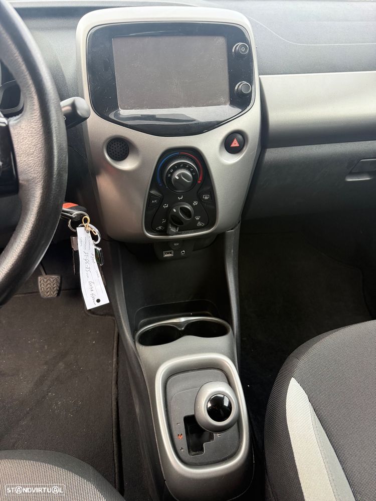 Toyota Aygo 1.0 X-Play Plus+X-Touch +TSS MM - 11