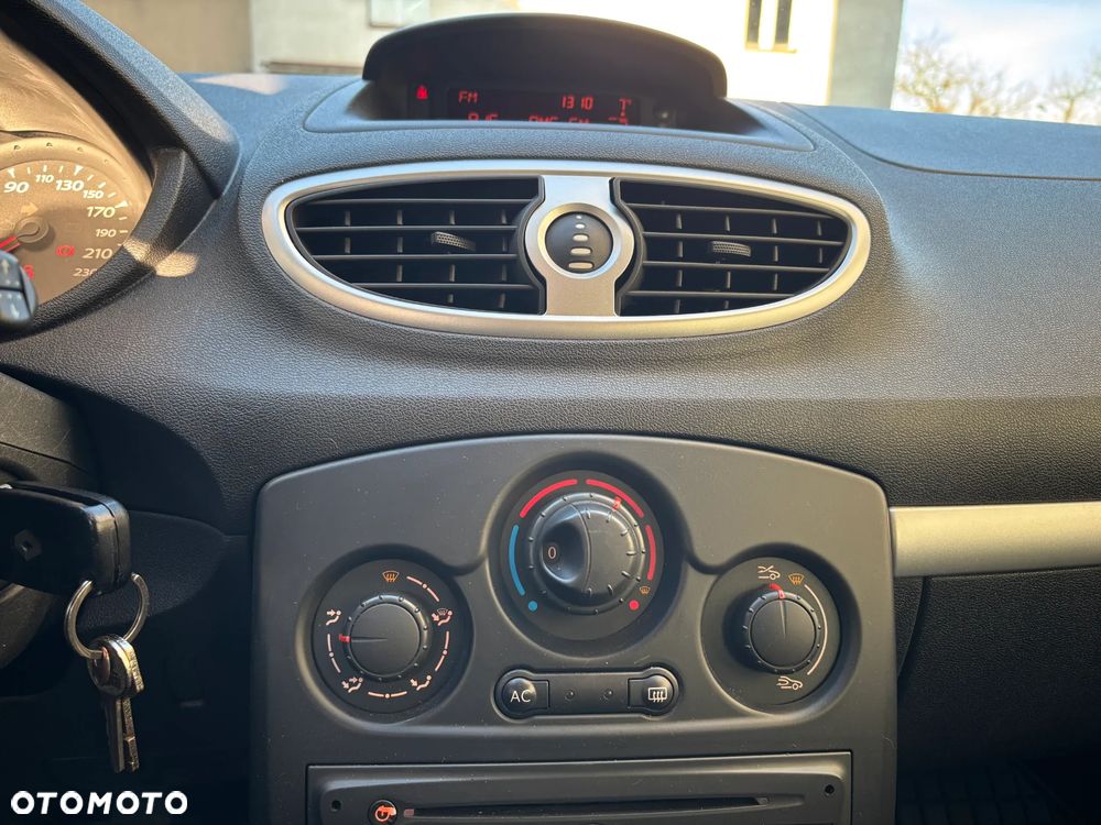 Renault Clio - 12