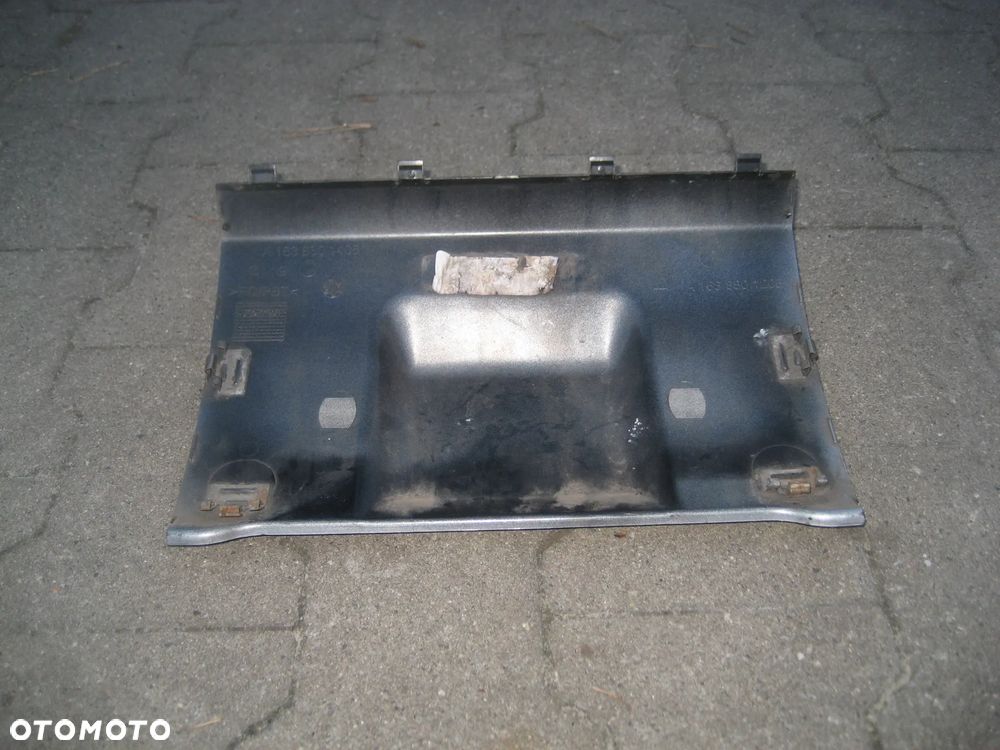 mercedes ml 163 lift 01-05r zaślepka zderzaka tył na hak a1638801405 kod lakieru 744 srebny - 6