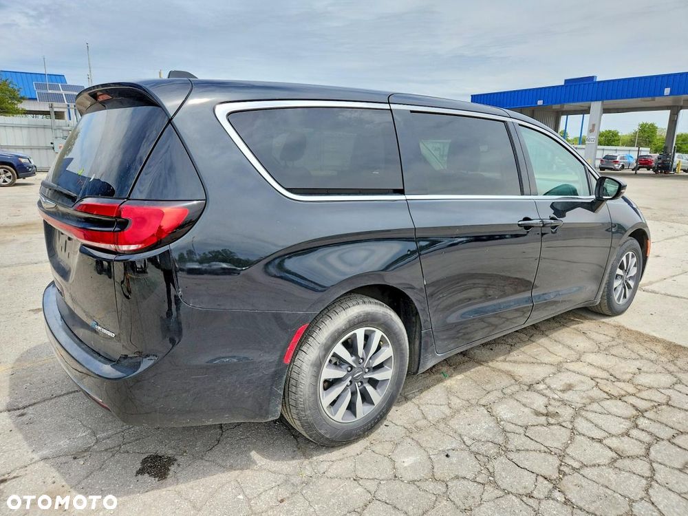 Chrysler Pacifica - 4