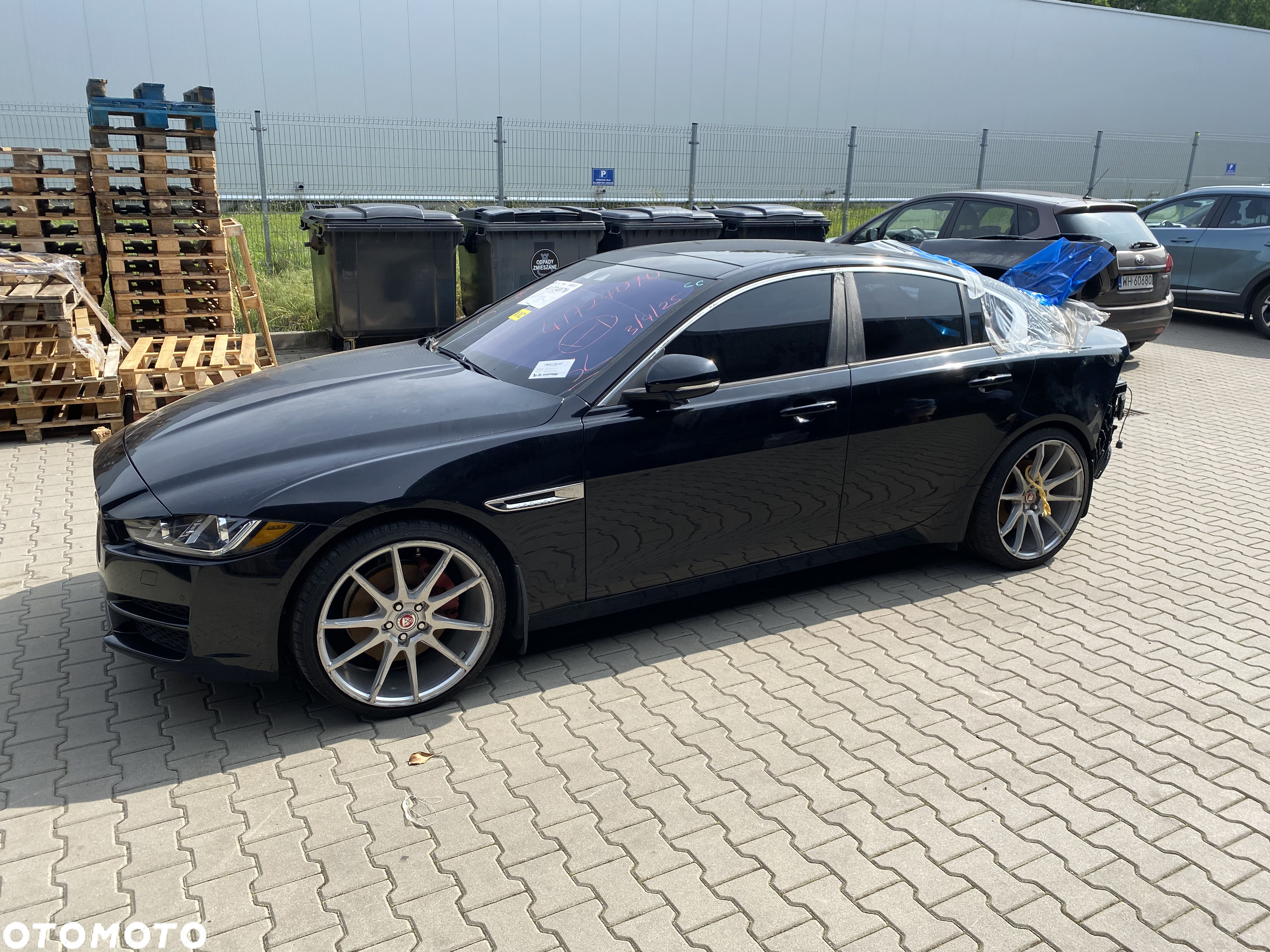 Jaguar XE - 3
