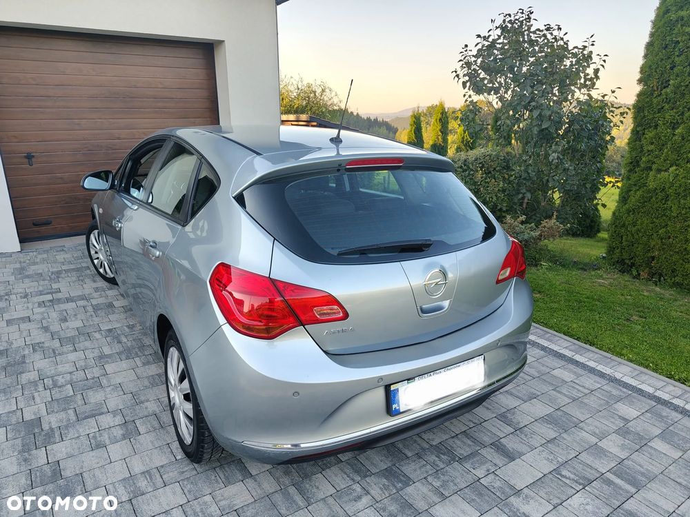 Opel Astra 2013 photo 4