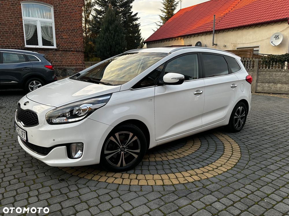 Kia Carens - 10