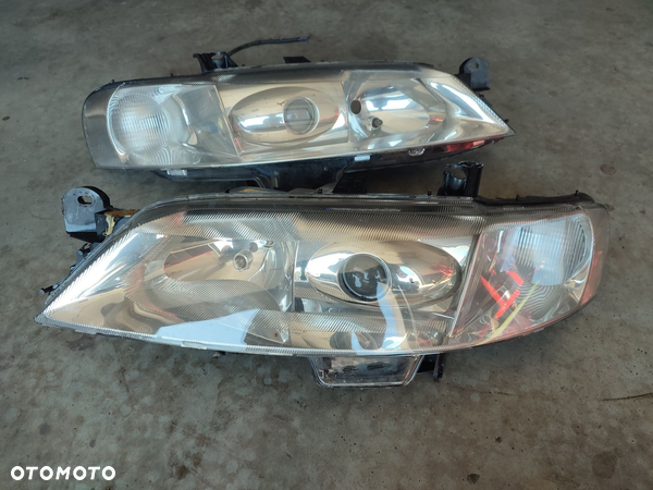 Reflektory Xenonowe Vectra B Lift .
