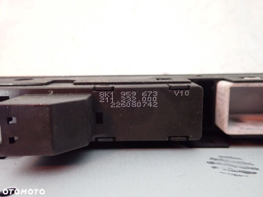 ZMIENIARKA CD AUDI A4 B8 - 8