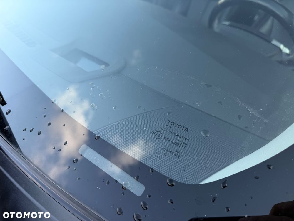 Toyota Prius 1.8 HSD Premium - 23