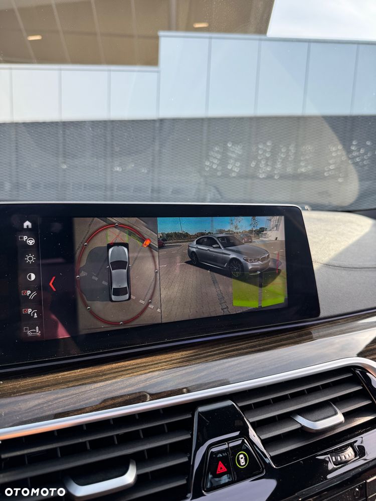 BMW Seria 5 M550i xDrive sport - 17