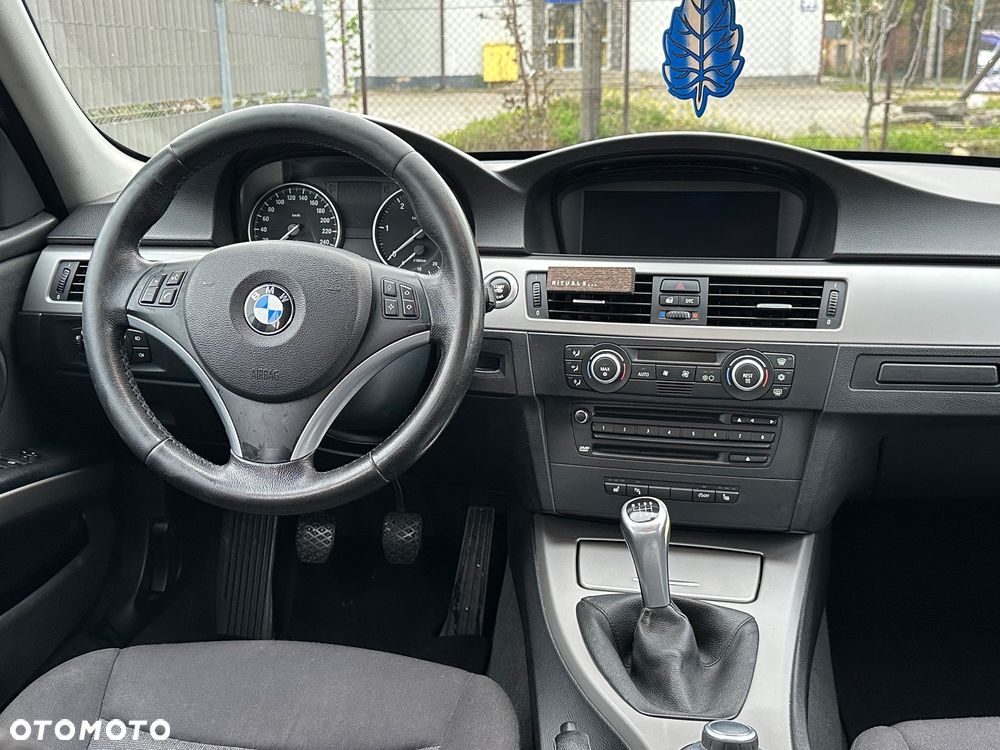 BMW Seria 3 320d - 19