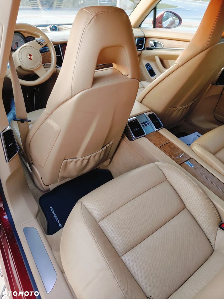 Porsche Panamera 4S - 25