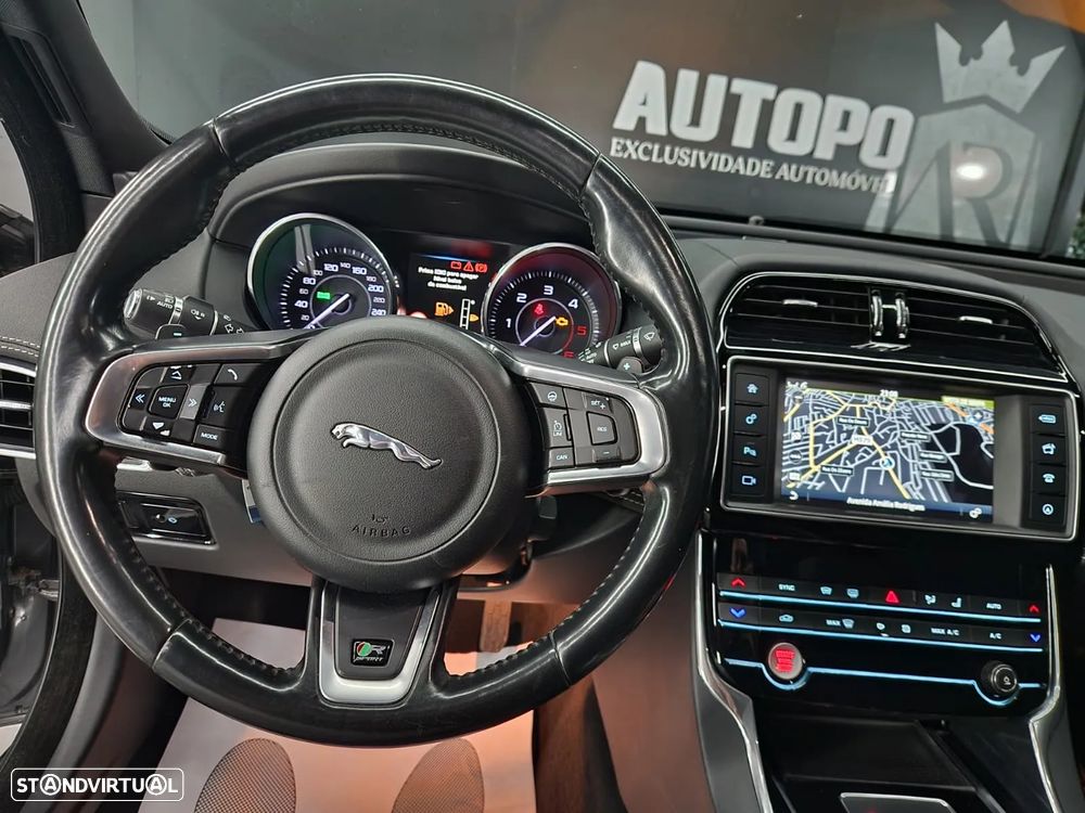 Jaguar XE 2.0 D R-Sport AWD Aut. - 13