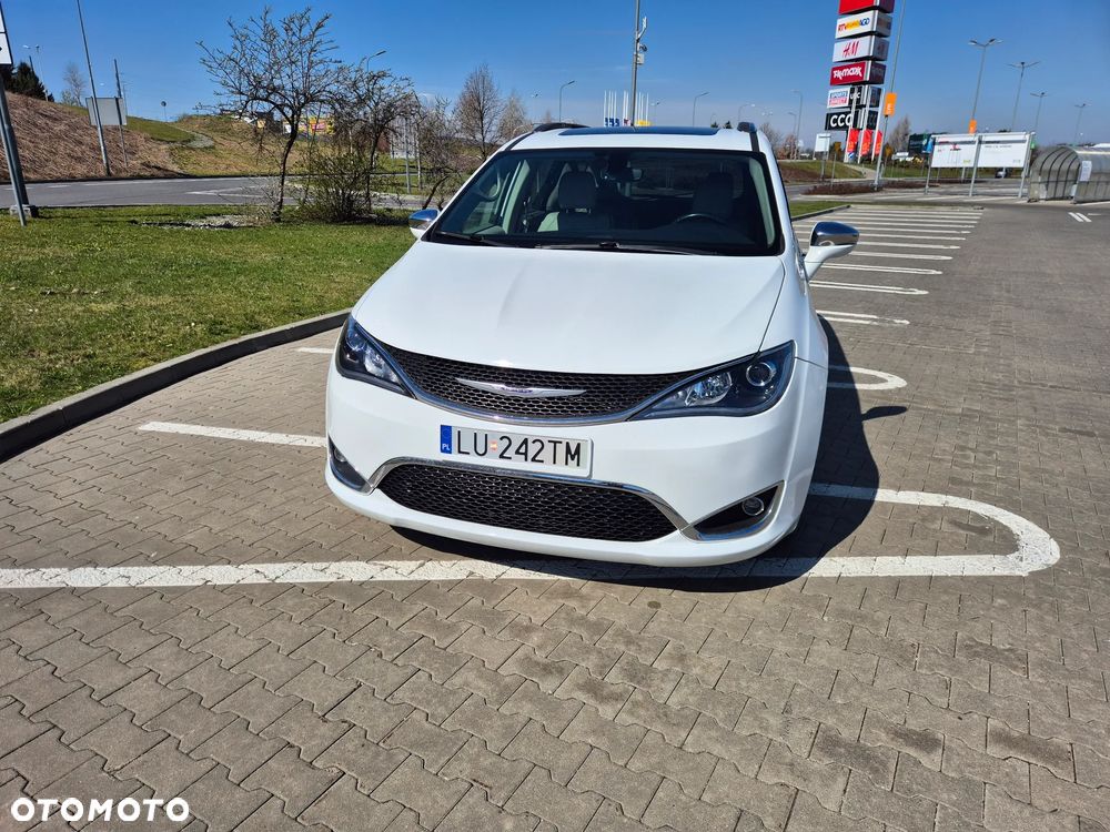 Chrysler Pacifica - 1