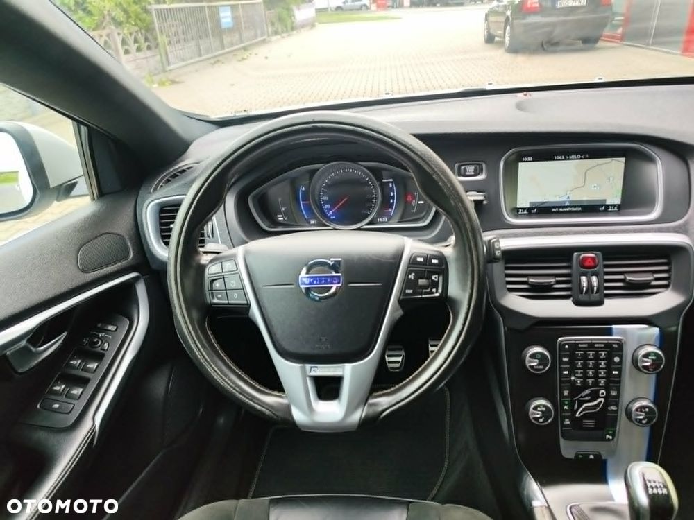 Volvo V40 D2 Drive-E R-Design Momentum - 19